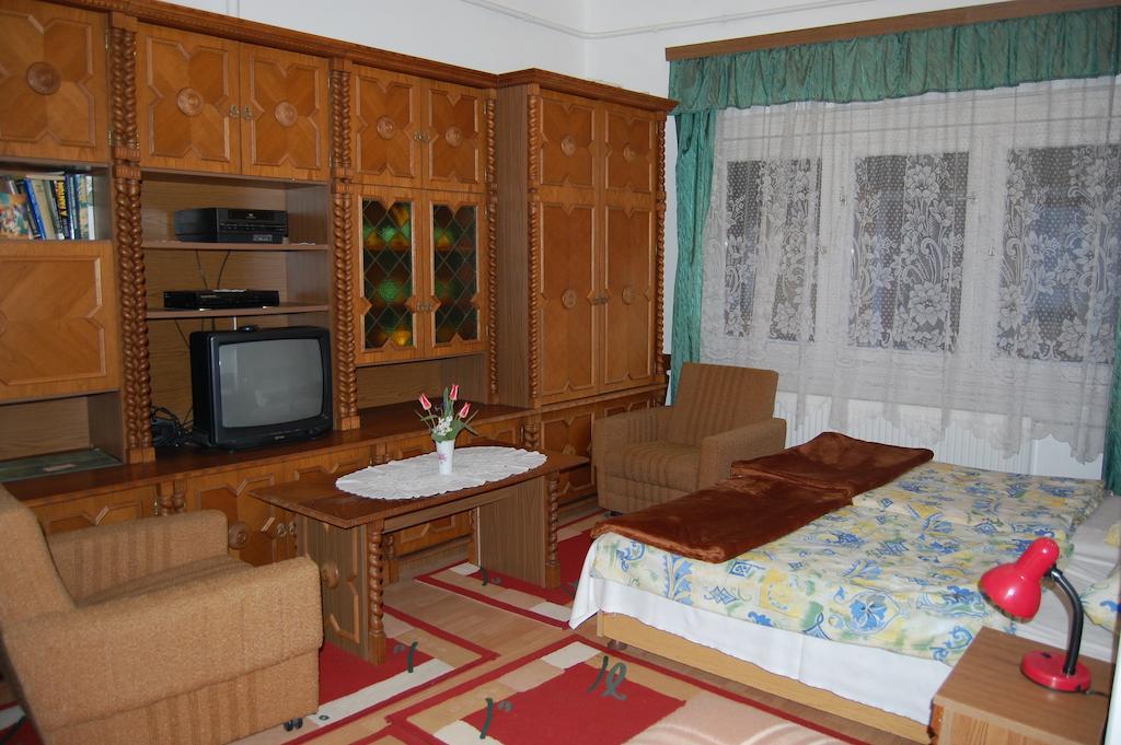Zach Klara Utcai Apartman Visegrád Oda fotoğraf